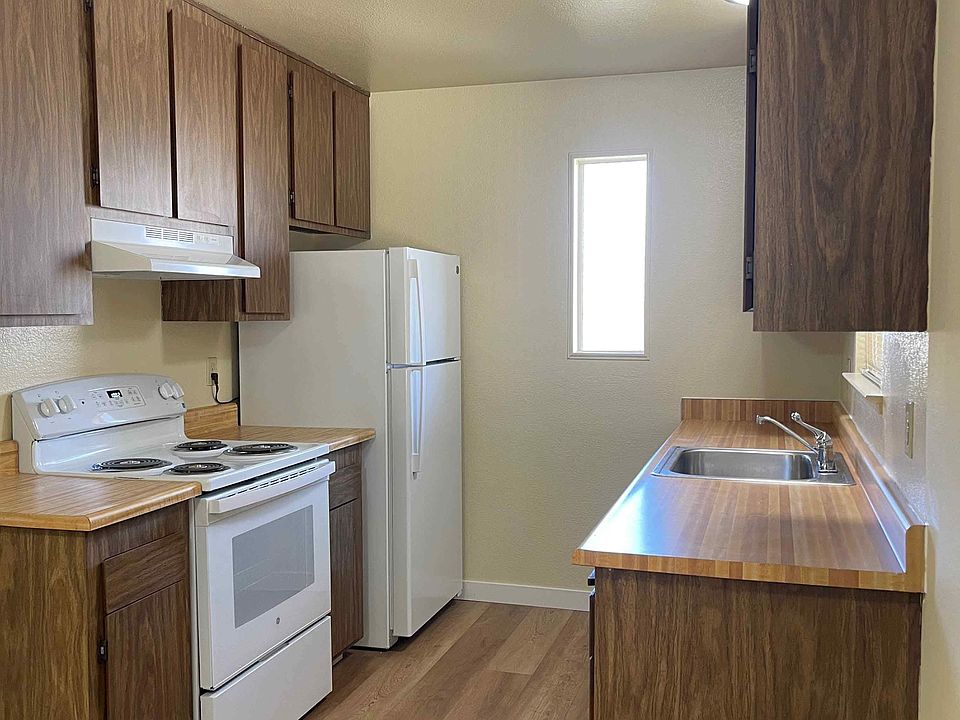 1st image of 332 Brosnan Ct
