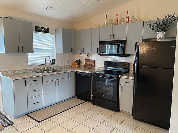4th image of 4736 Fleetwood St