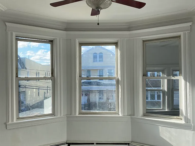78 Van Nostrand Ave #2 — Photo 1