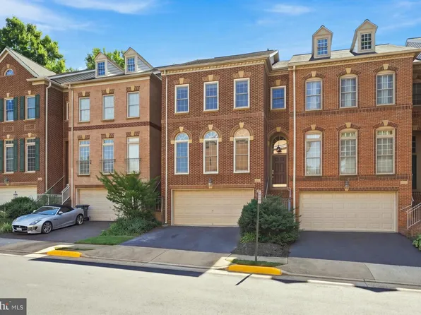 12483 Rose Path Cir, Fairfax, VA 22033