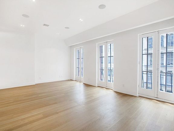 4th image of 6 Bond St APT 4