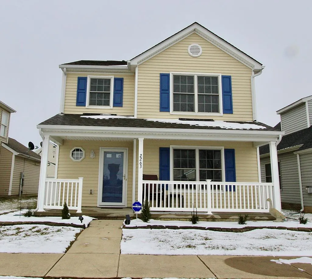 2263 Dunvegan St photo 1