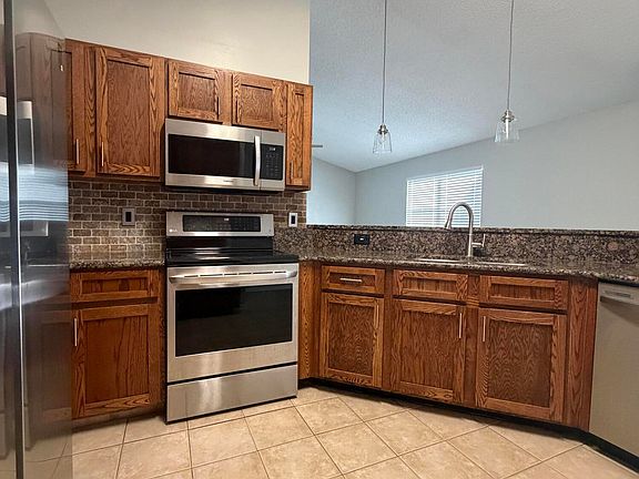 5th image of 398 PRINDLE Drive E