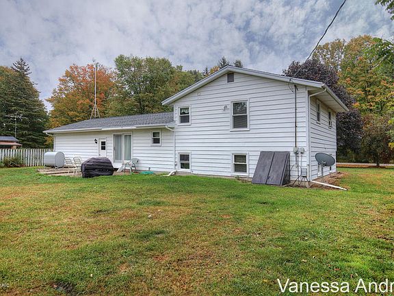 5th image of 4479 Grosvenor St NE