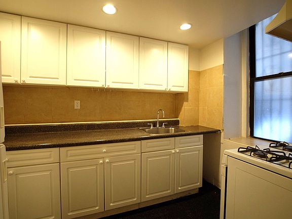 3rd image of 605 W 142nd St APT B2