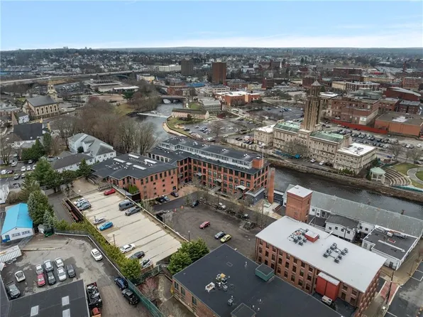 10 Exchange Ct APT 202, Pawtucket, RI 02860