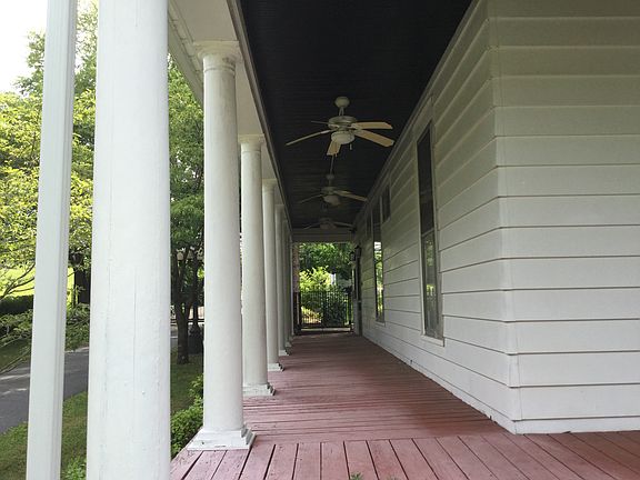2nd image of 206 College St
