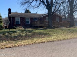 8207 Ardenia Ln, Louisville, KY 40228