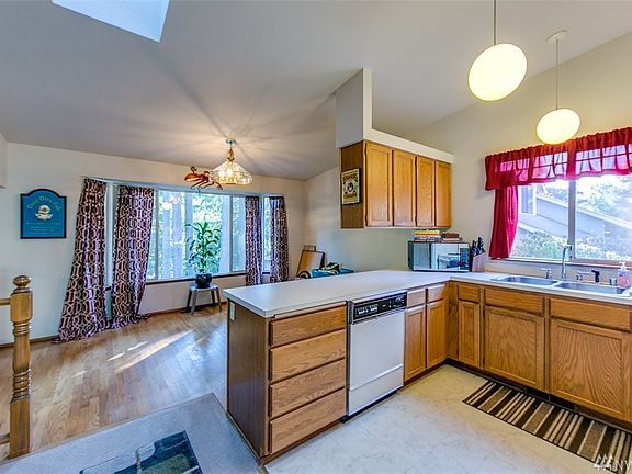 5th image of 13120 Lakeridge Cir NW