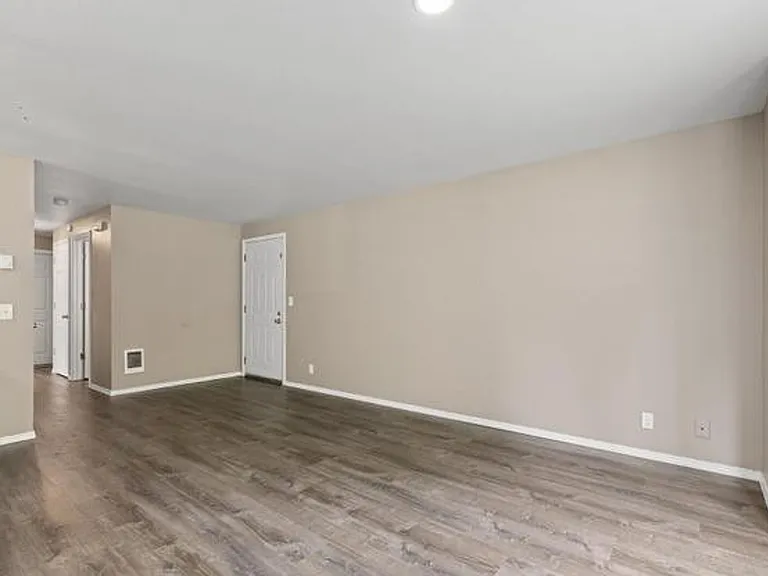 Madison St Duplex — Photo 7