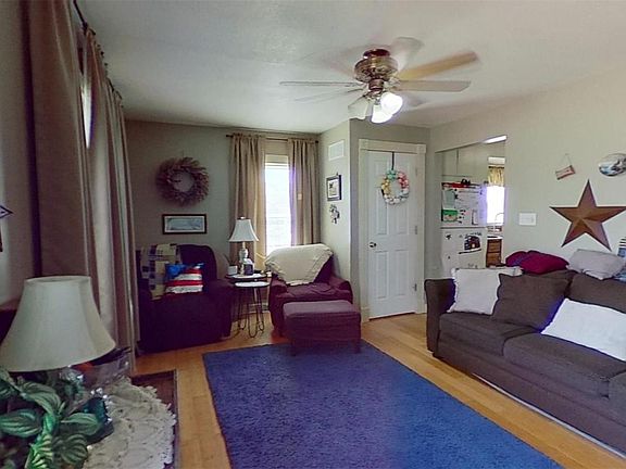 3rd image of 625 N Cherry St