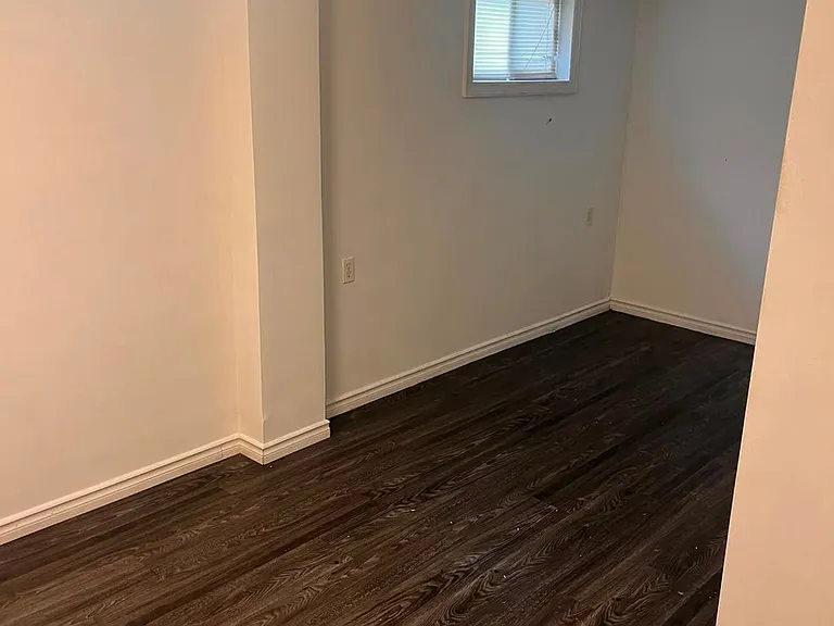 425 Stevenson Rd N — Photo 7