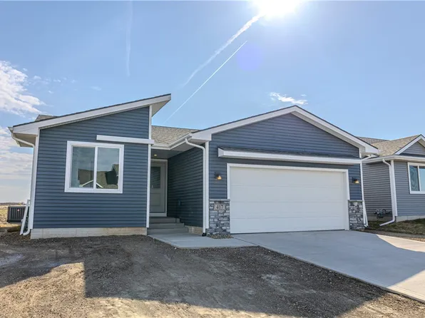 417 Fireside Dr NW, Bondurant, IA 50035