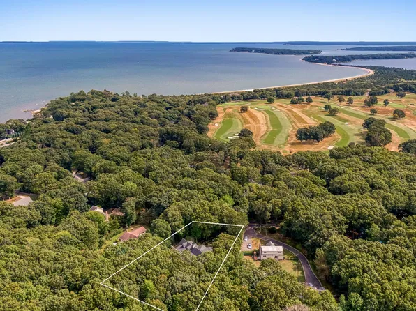 27 Country Club Dr, Shelter Island, NY 11965