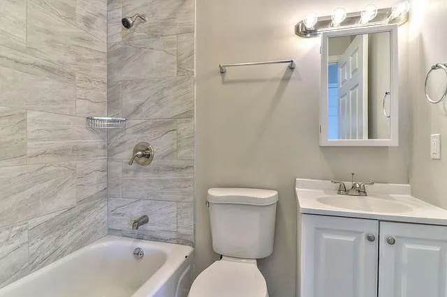 1512 Kings Way — Photo 13