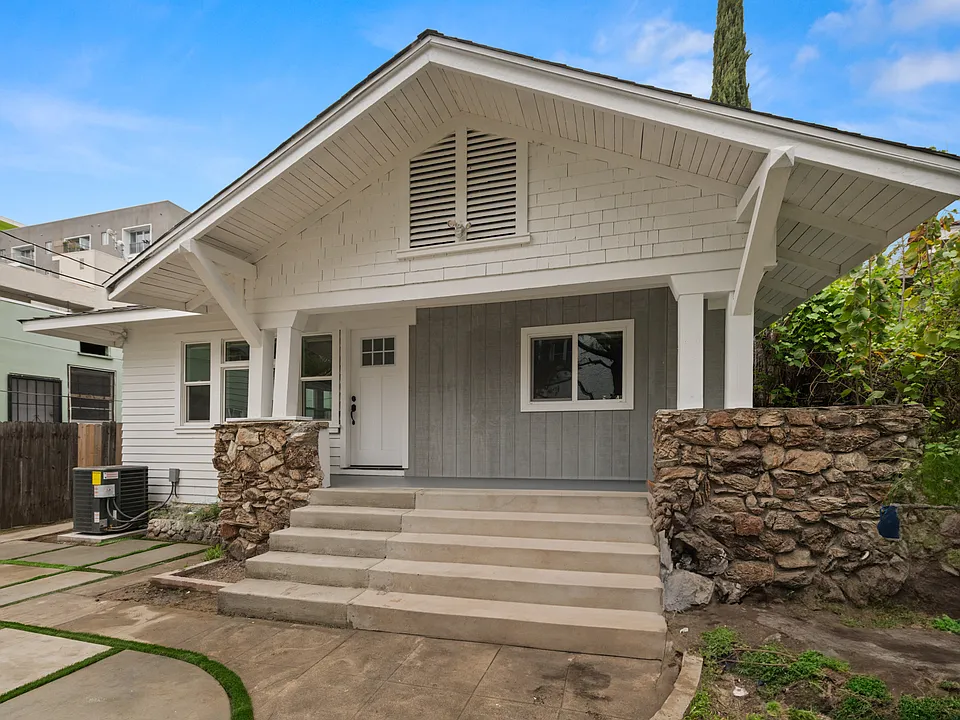 5729 Carlton Way #3/4