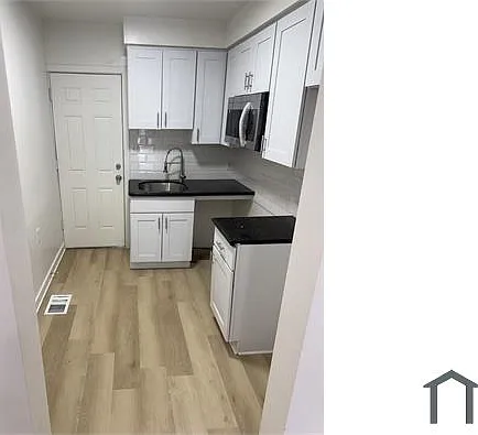 2425 N Sydenham St — Photo 1