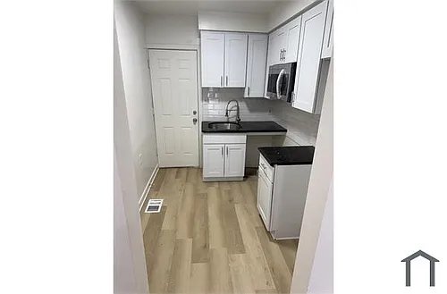2425 N Sydenham St Photo 1