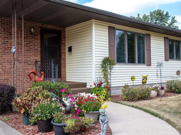 2304 W Bremer Ave, Waverly, IA 50677