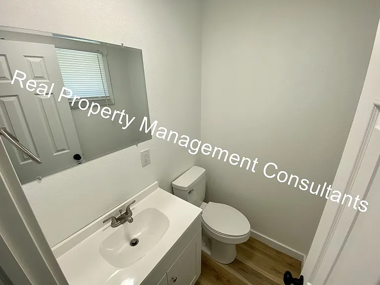 2201 Twin Oaks Dr — Photo 10