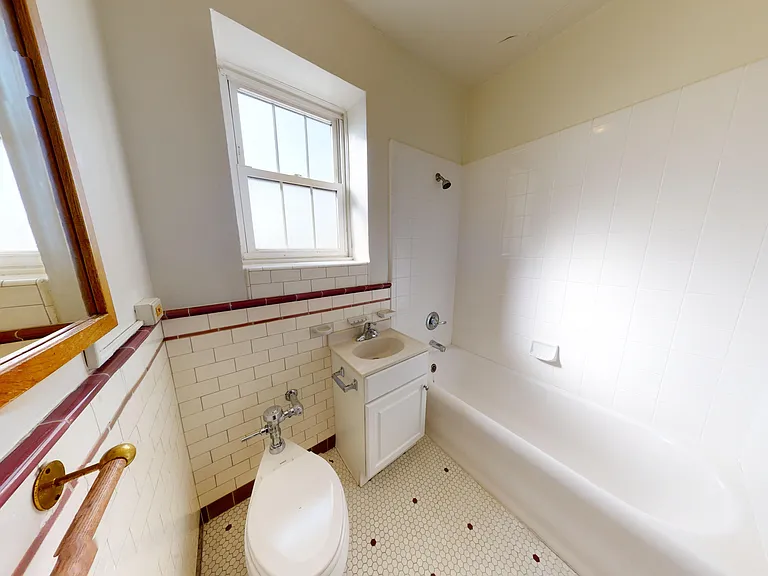 1635 Gough Street — Photo 6