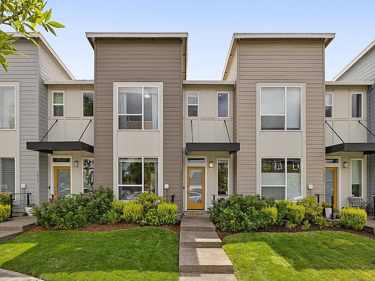 3478 SE Birchleaf St — Photo 1