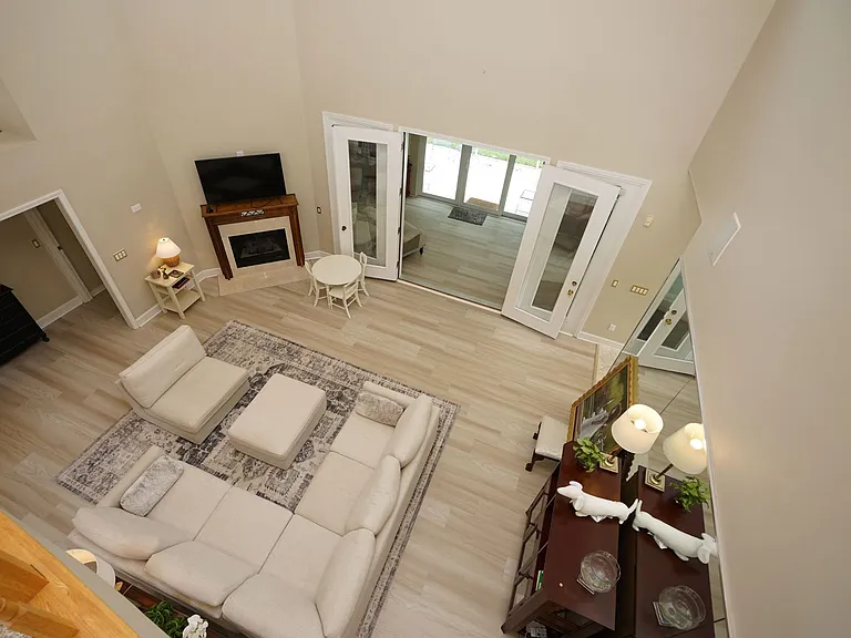 1534 Glenlake Cir — Photo 9