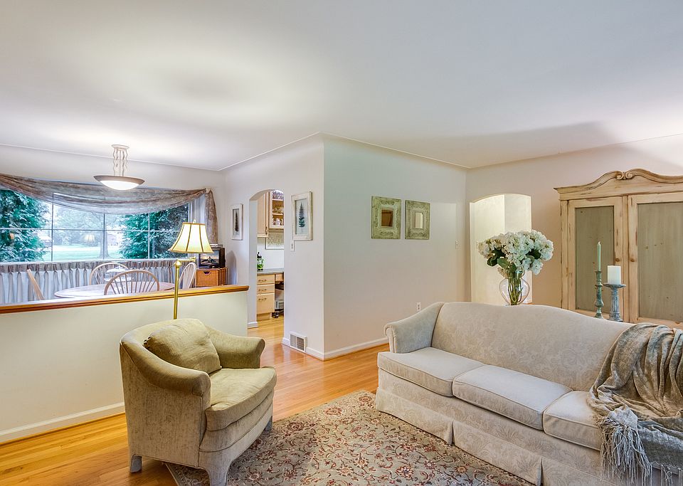 1st image of 42461 Clemons Dr