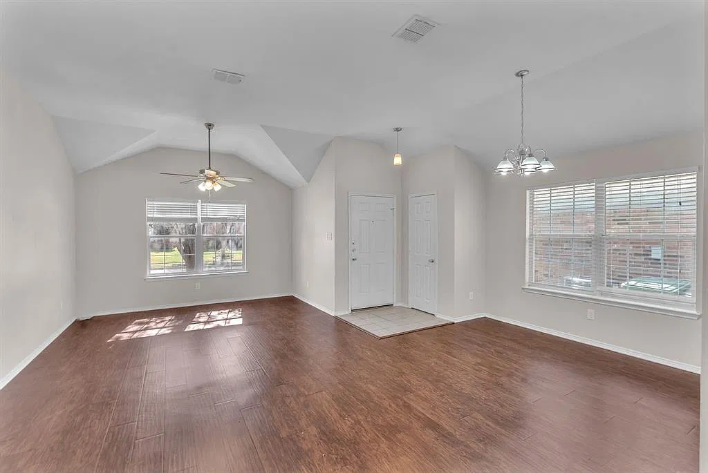 4 bed, 2136 sqft, $2,425 — Photo 3