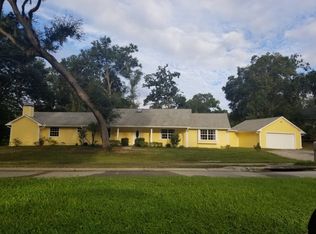 2105 Oake Leaf Cir, Mount Dora, FL 32757
