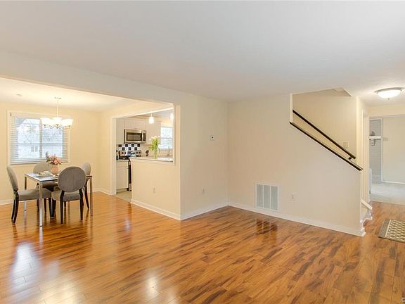5th image of 7471 Jennifer Ln