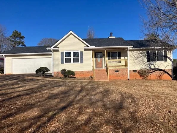 153 Moss Ln, Boiling Springs, SC 29316