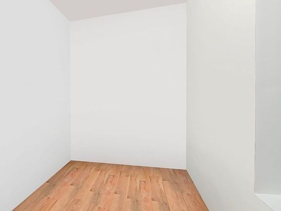 4th image of 247 Mulberry St APT 5