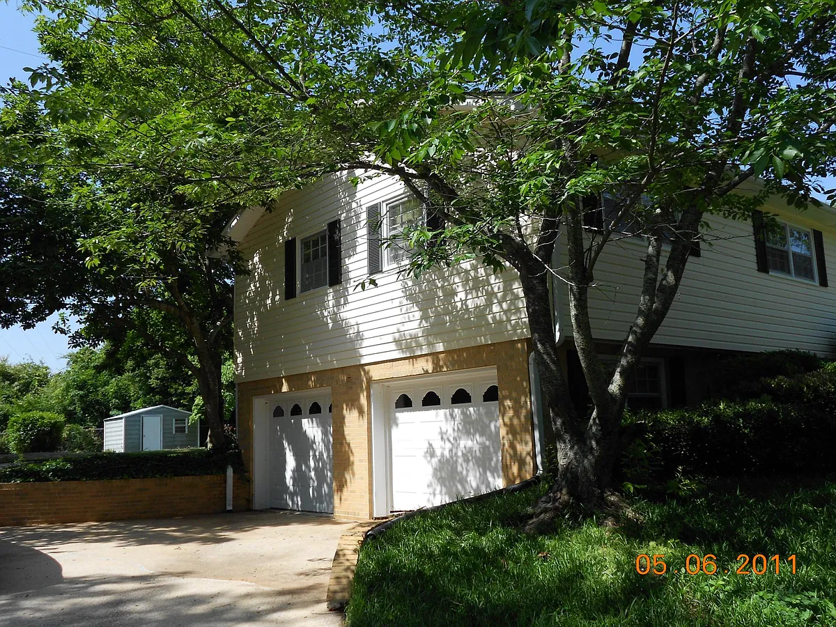Building Photo - 2320 Mountain Oaks Ln
