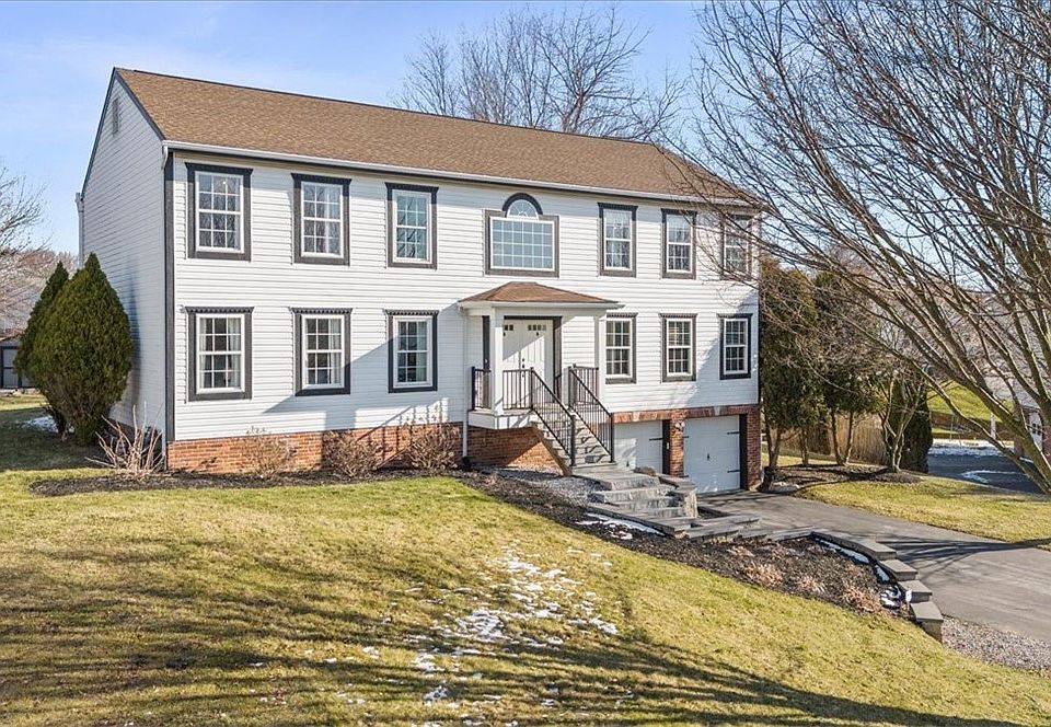 1st image of 303 Trail Ct E