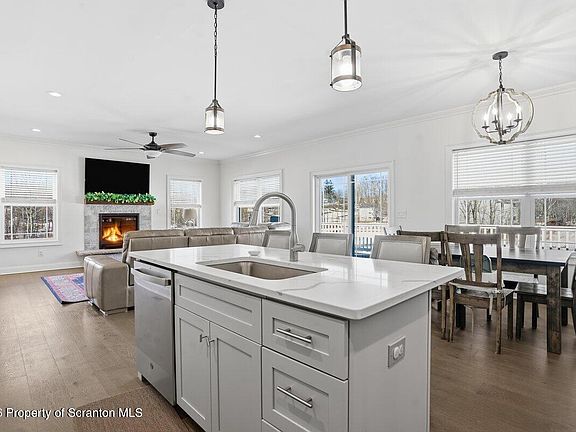 3rd image of 252 Mountainview Dr