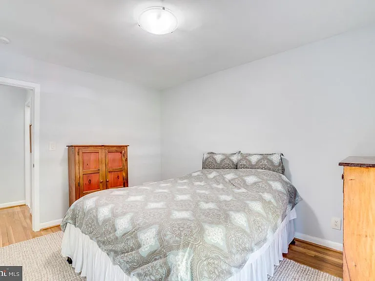 134 G St SW — Photo 34