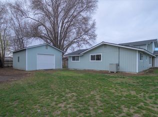 1043 NW Golf Course Dr, Madras, OR 97741