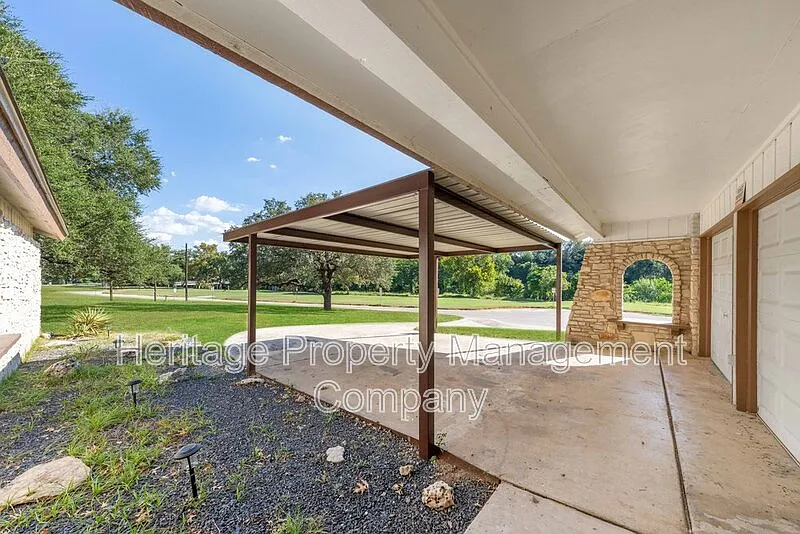 4 bed, 3.0 bath, 2349 sqft, $2,500 — Photo 3