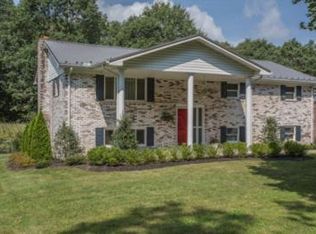 610 Overlook Dr, Beckley, WV 25801