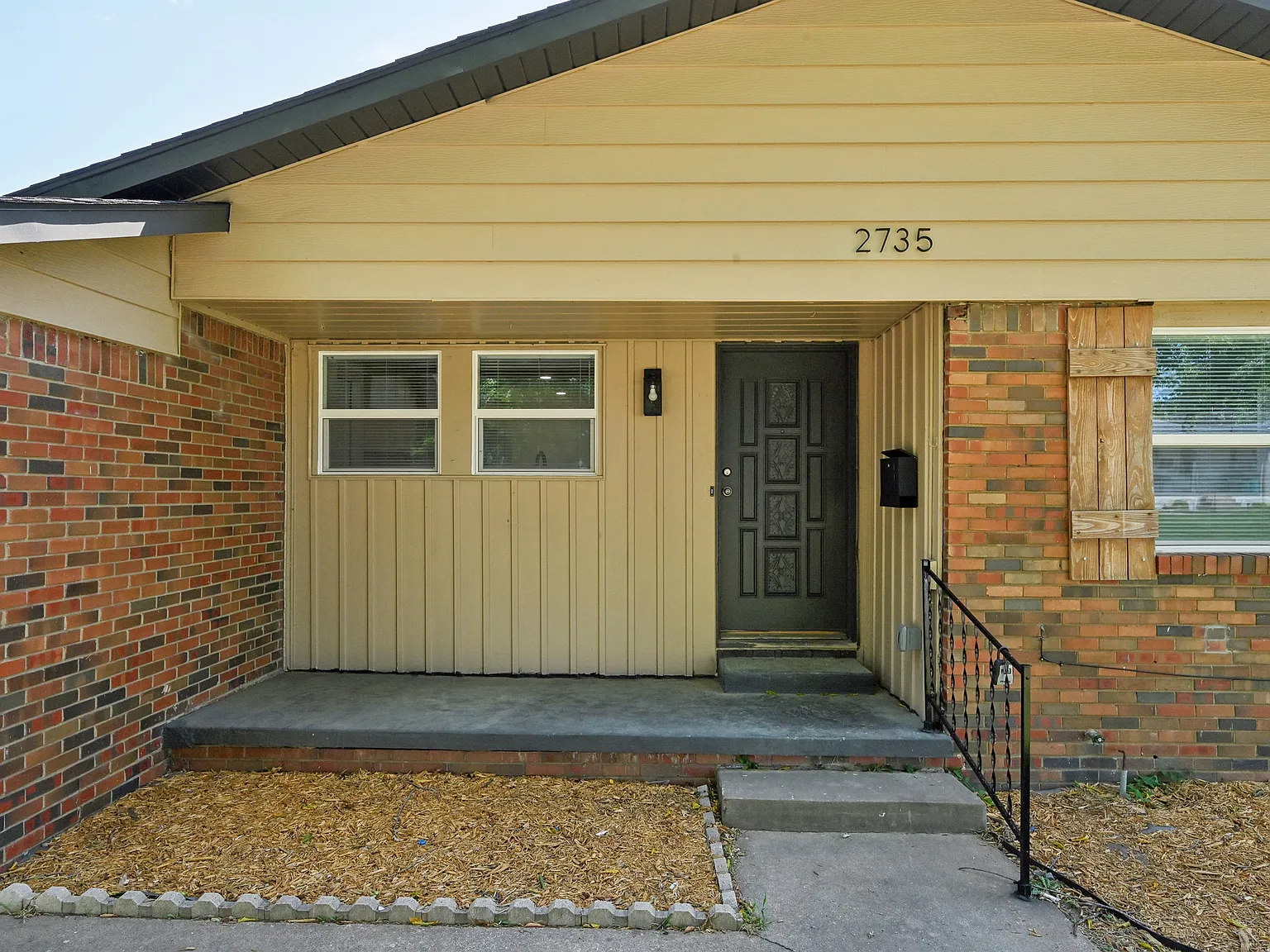 3 bed, 1288 sqft, $1,900 — Photo 2