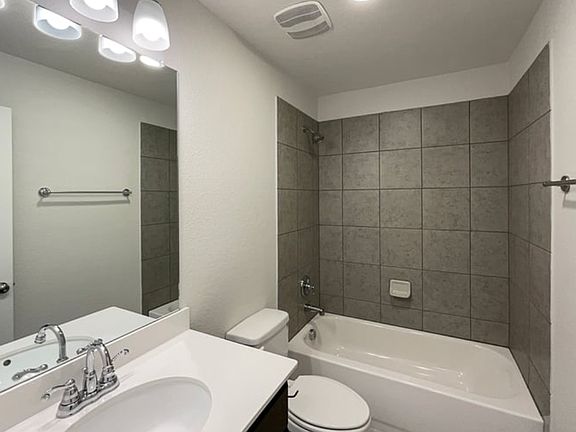 3rd image of 5452 Blue Quail Dr