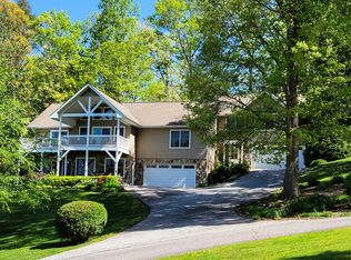 66 Belleview Oak Cir, Franklin, NC 28734