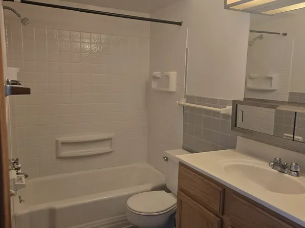 Anderson Plaza Apartments, 1800 Garfield St NE #88fba6f0c, Minneapolis, MN 55418