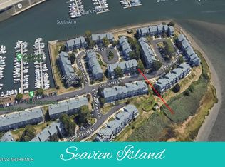 318 Sea Spray Ln, Neptune, NJ