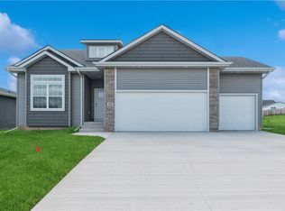 478 SE Hollow Ct, West Des Moines, IA 50265