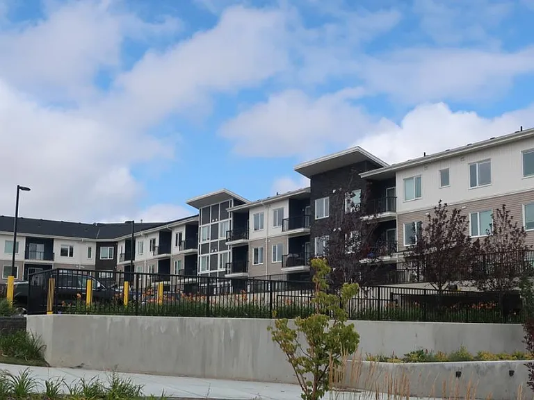 440 Sherwood Blvd NW — Photo 8
