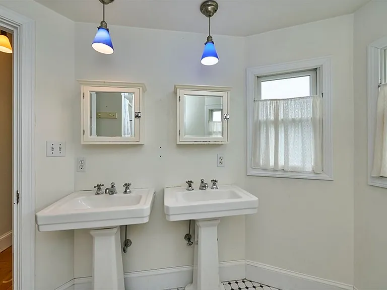 16 Indiana Ter — Photo 22