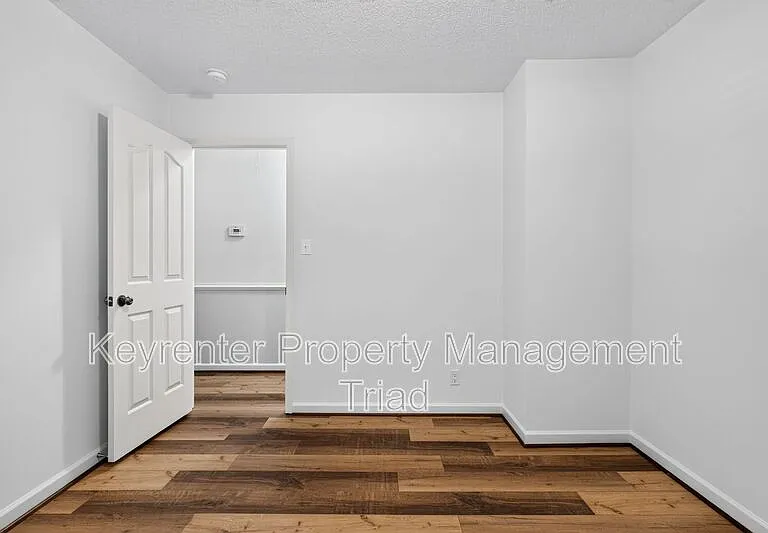 9415 Glen Cross Dr — Photo 34