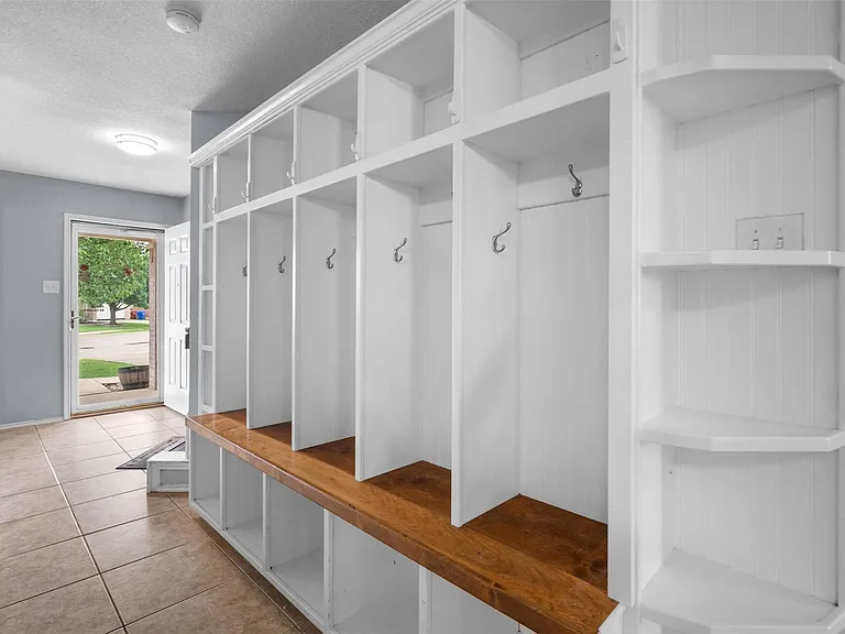 921 Zoe St — Photo 29